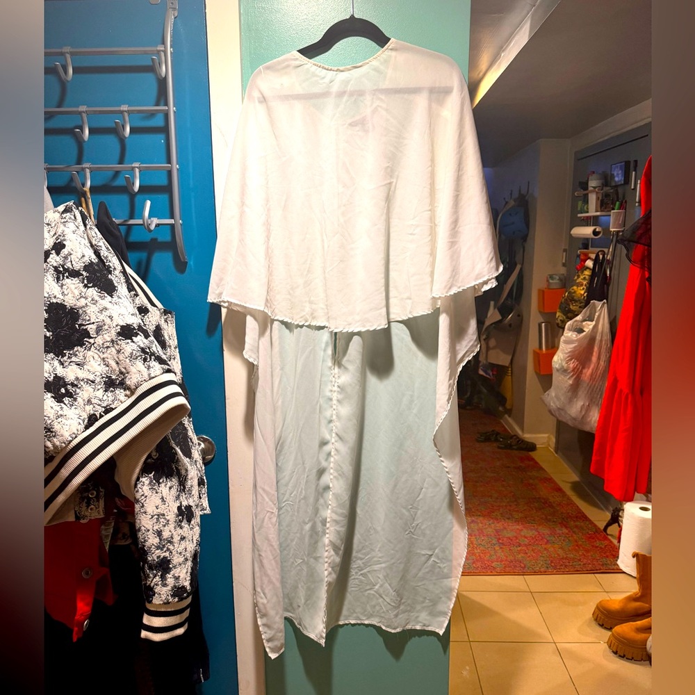 White shoulder cover-up